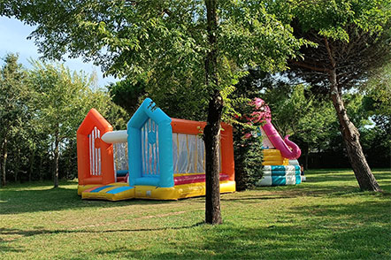 Jeux de plein air au camping à Pénestin