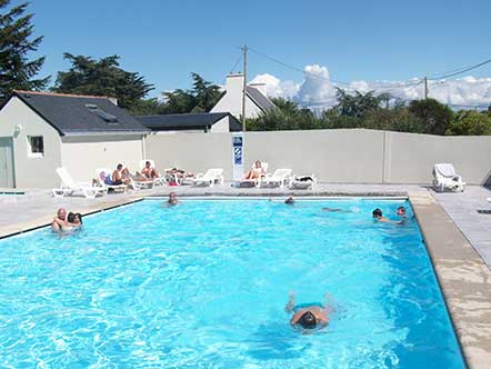 Swimming pool and mobile homes at the campsite in South Brittany