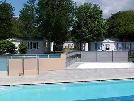 Swimming pool and mobile homes at the Ker-Lay campsite