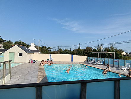 Piscine et mobil homes au camping de Ker-Lay